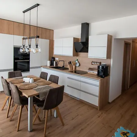 Jesienka, Hillside Apartment *