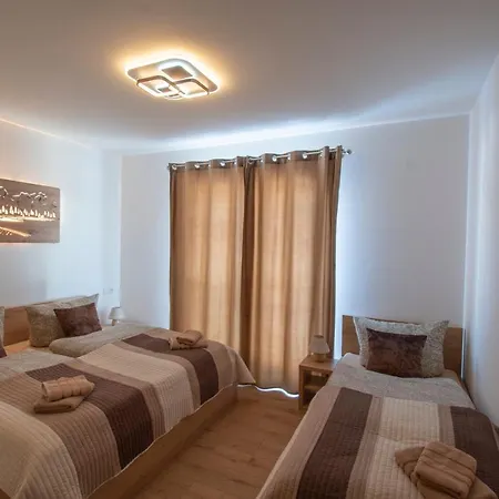 Jesienka, Hillside Apartment