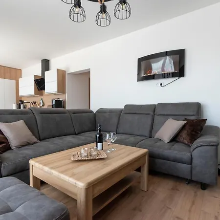 Jesienka, Hillside Дольни-Кубин