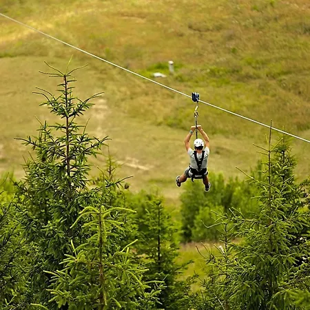 Jesienka, Hillside